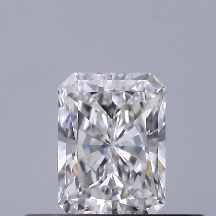 0.30 carat Radiant diamond D VVS2