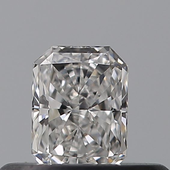 0.24 carat Radiant diamond E VVS2