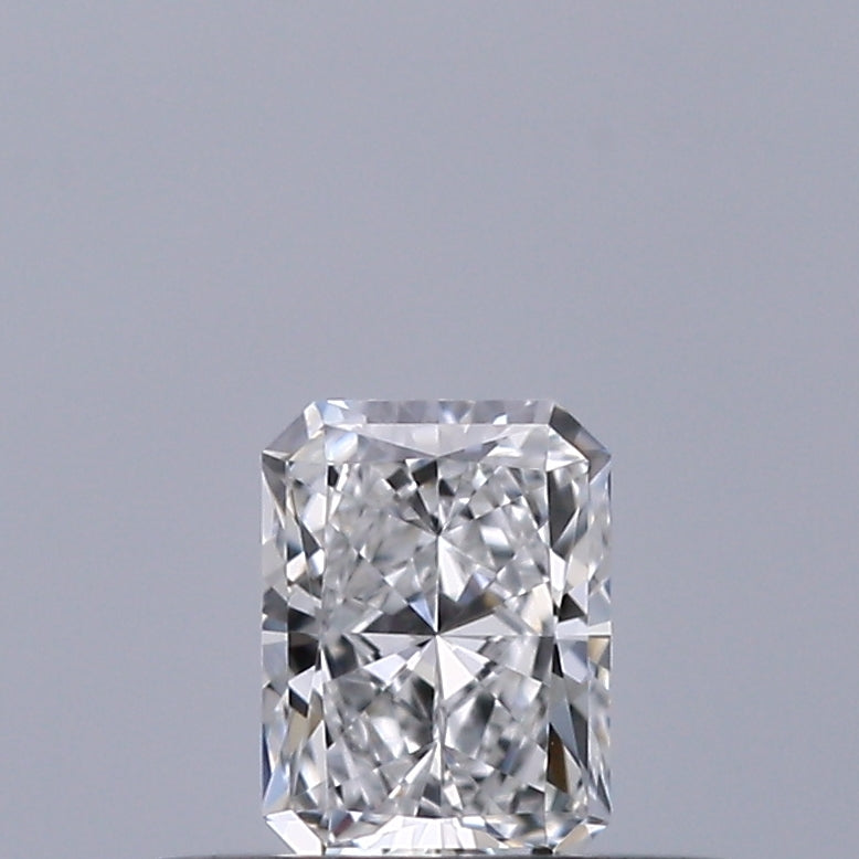 0.23 carat Radiant diamond D VVS2