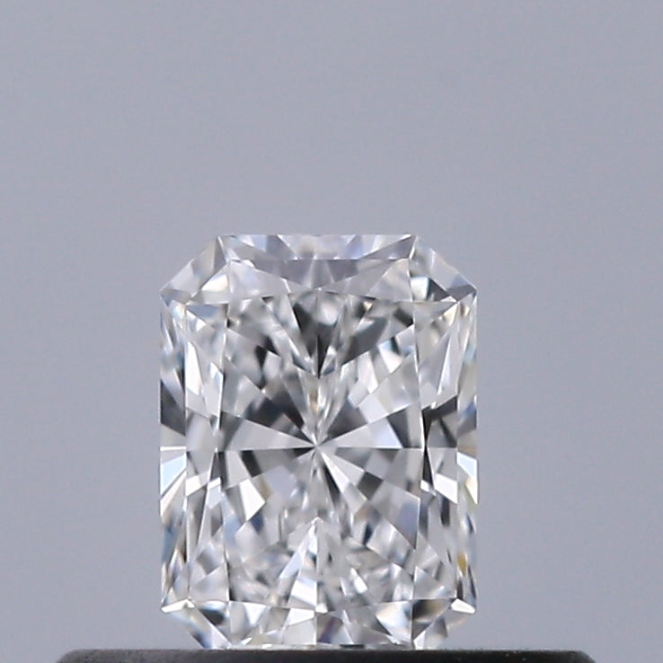 0.30 carat Radiant diamond D VVS1