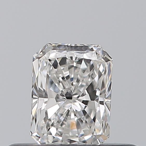 0.30 carat Radiant diamond F VVS1