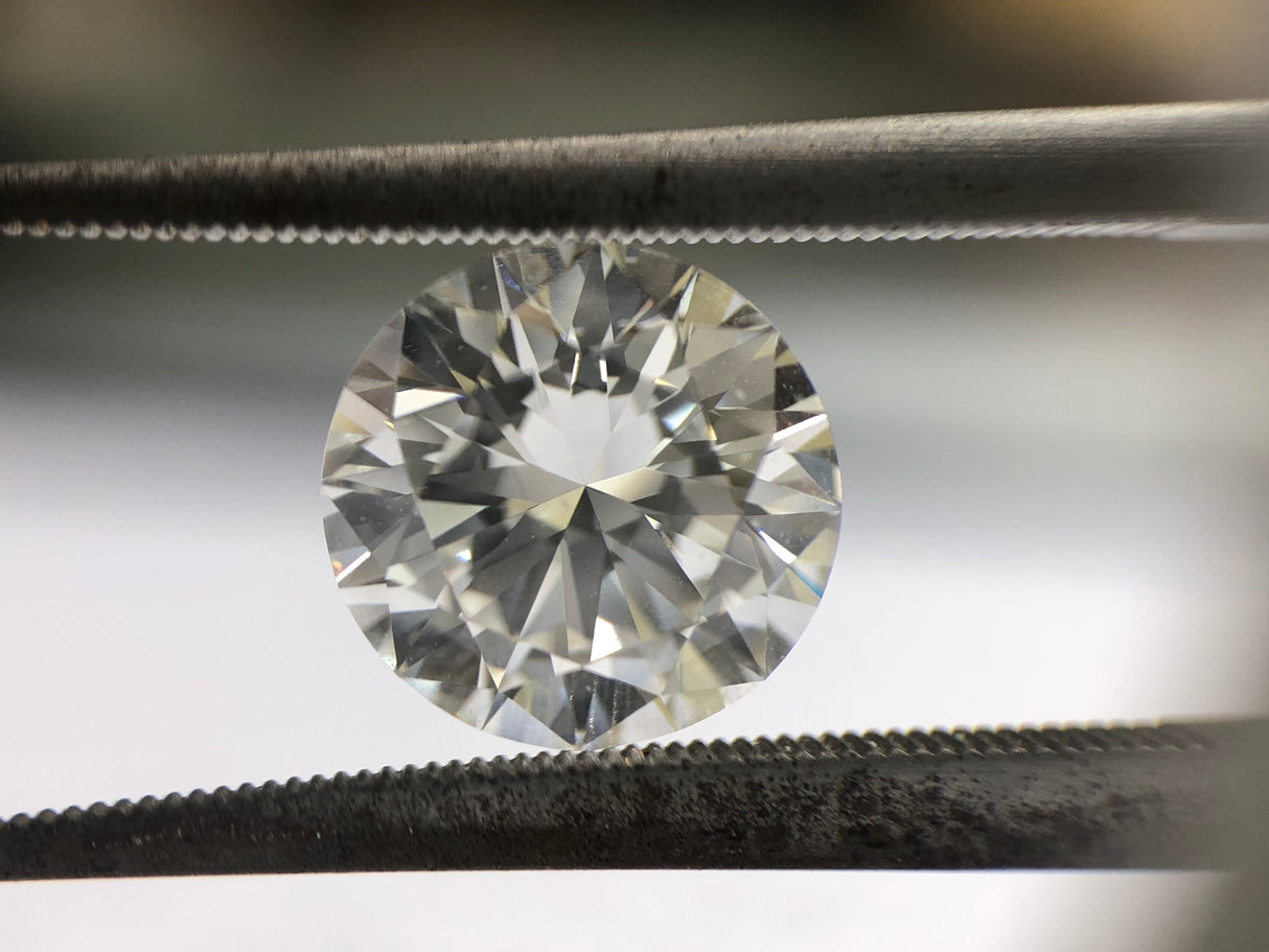 2.01 carat Round diamond H  VS1 Excellent