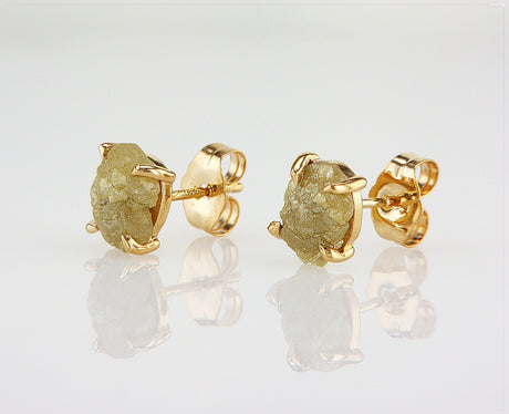 Natural Yellow Rough Diamonds 1.75 carat. Yellow gold earring