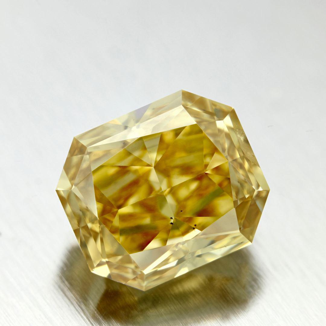 5.06 carat Radiant diamond  Yellow SI2