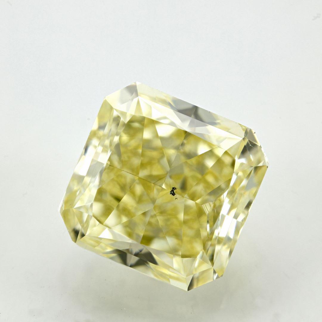 2.80 carat Radiant diamond  Yellow SI1