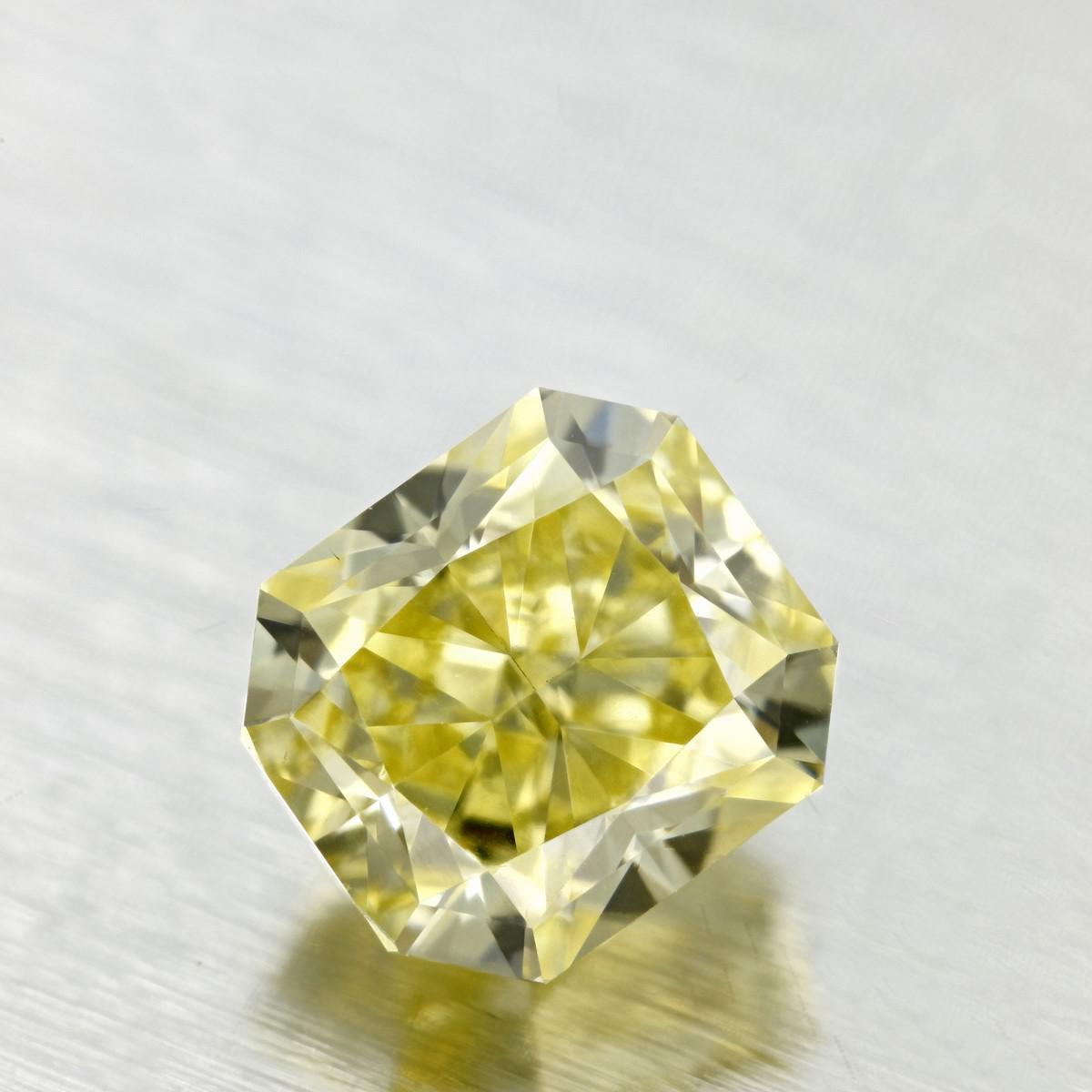 1.00 carat Radiant diamond  Yellow VS2