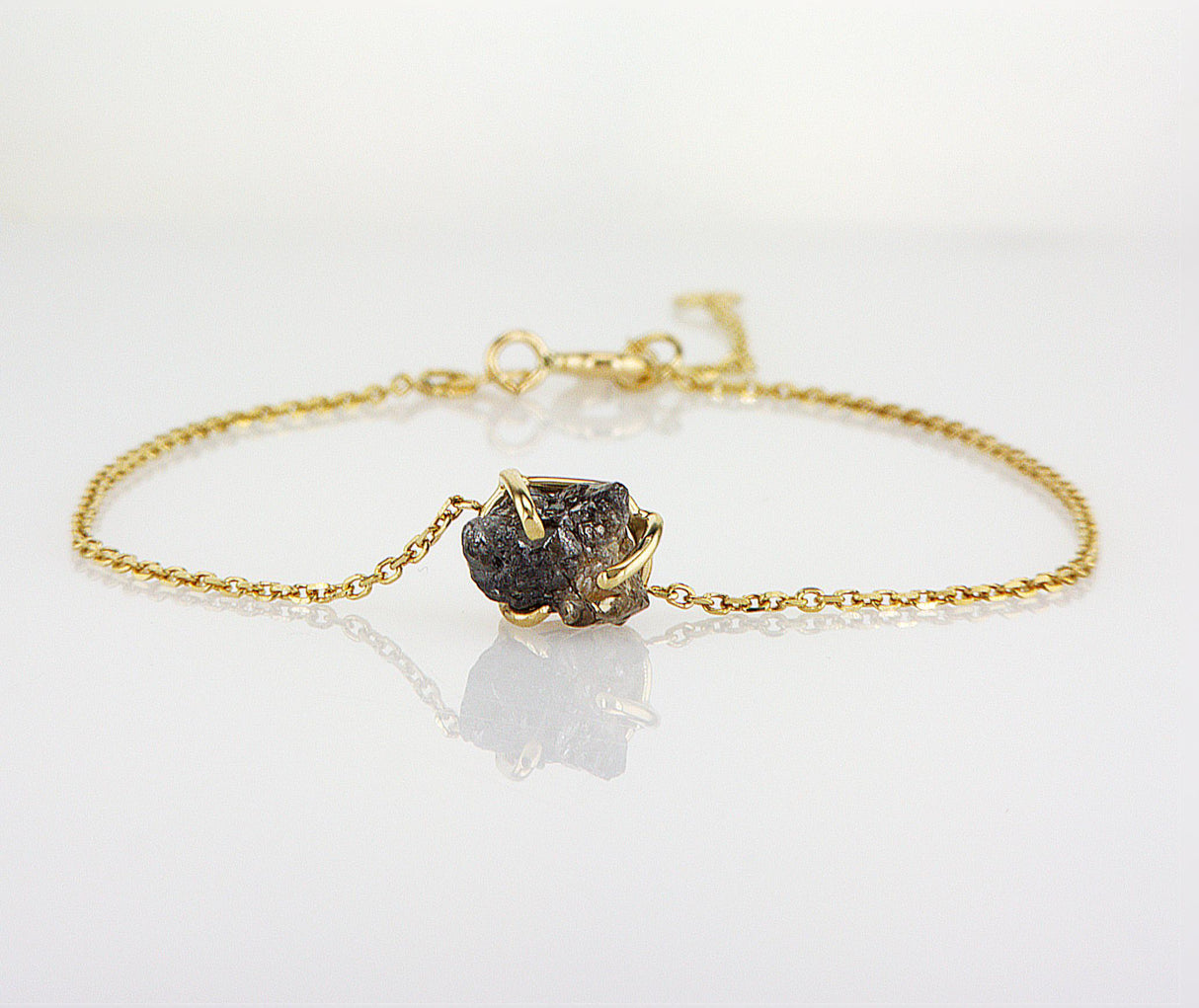 Natural Rough Diamond 1.93 carat. Yellow gold bracelet