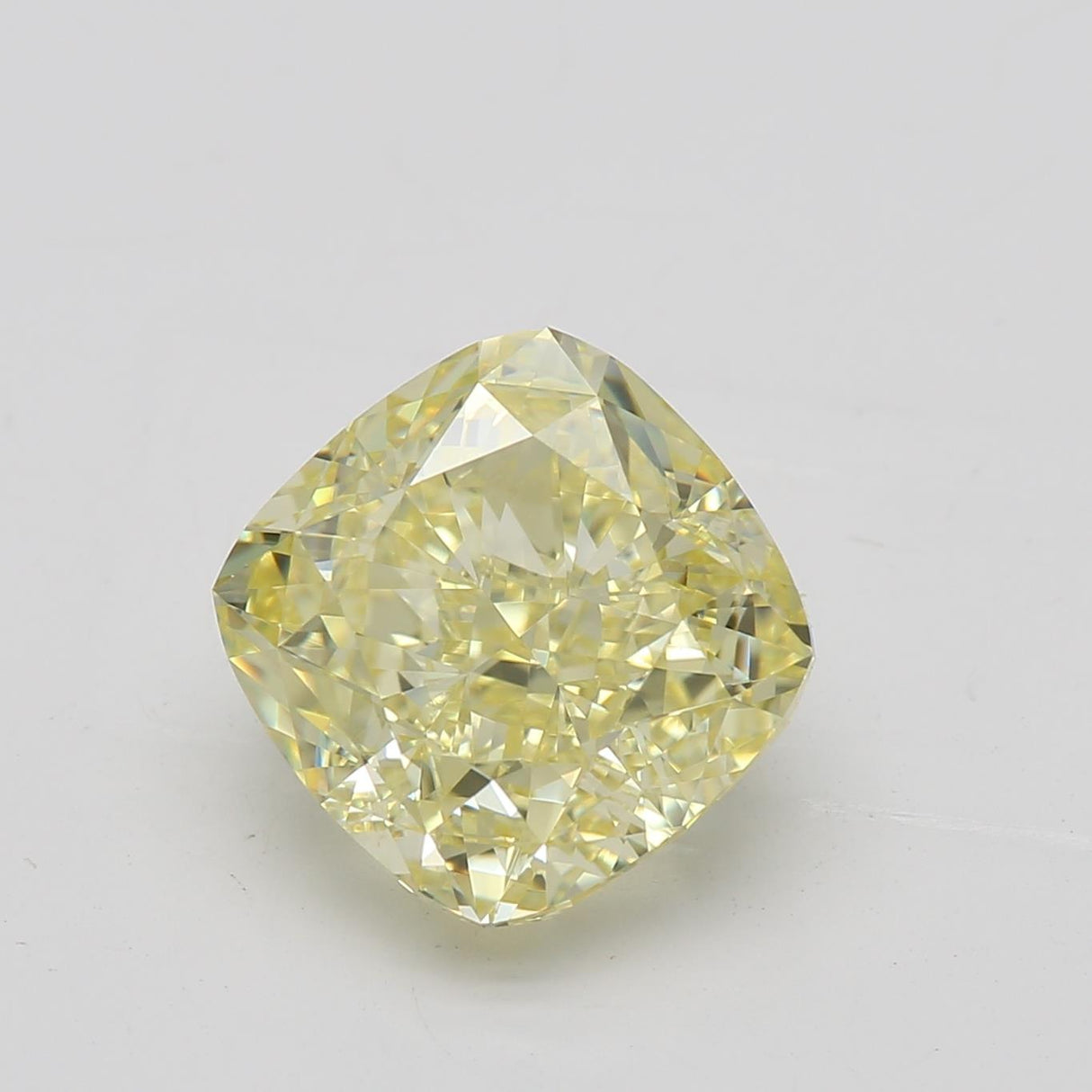 2.77 carat Cushion diamond  Yellow VVS1