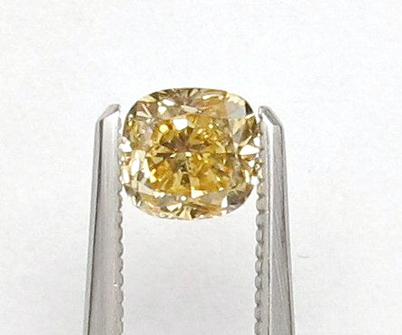 0.90 carat Cushion diamond  Yellow SI2