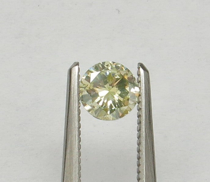 0.46 carat Round diamond  Yellow I1