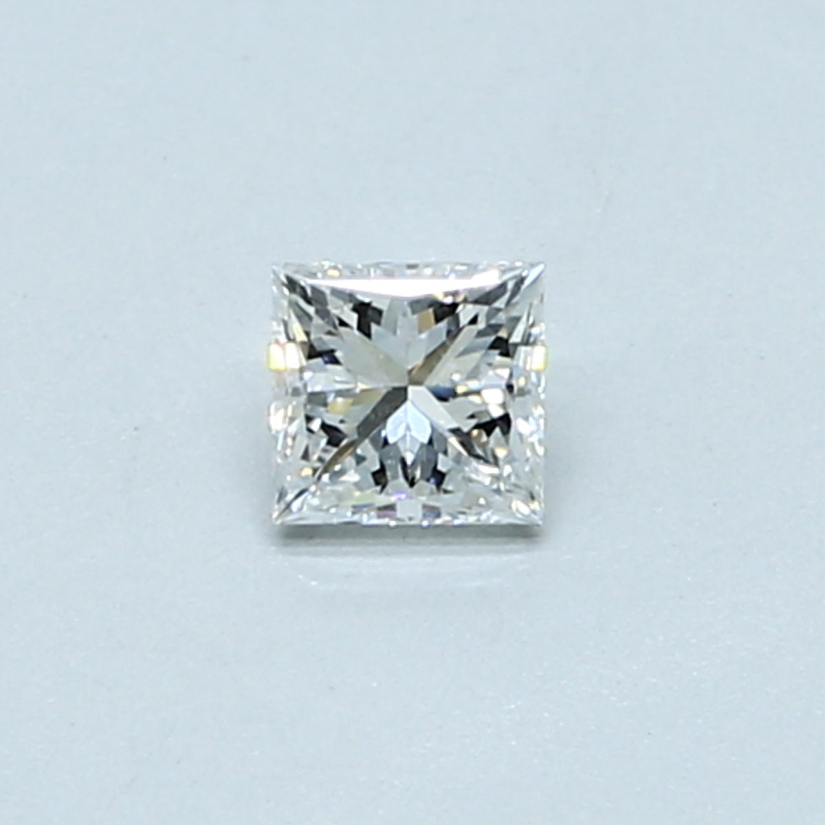 0.23 carat Princess diamond D  VVS2