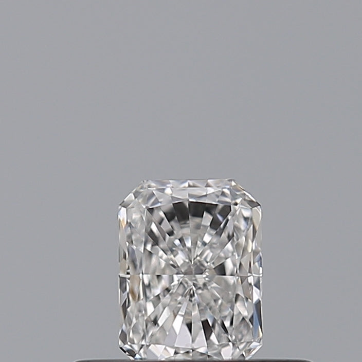 0.23 carat Radiant diamond E VS2 