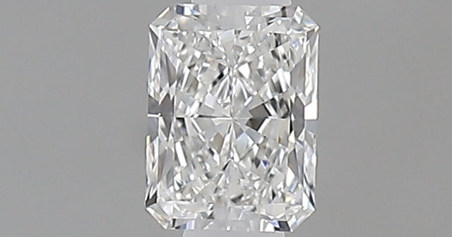 0.25 carat Radiant diamond E VVS1 