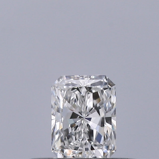 0.23 carat Radiant diamond E VVS2 
