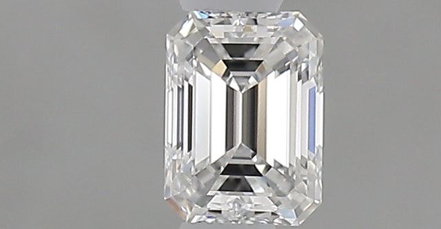 0.29 carat Emerald diamond E VS2 